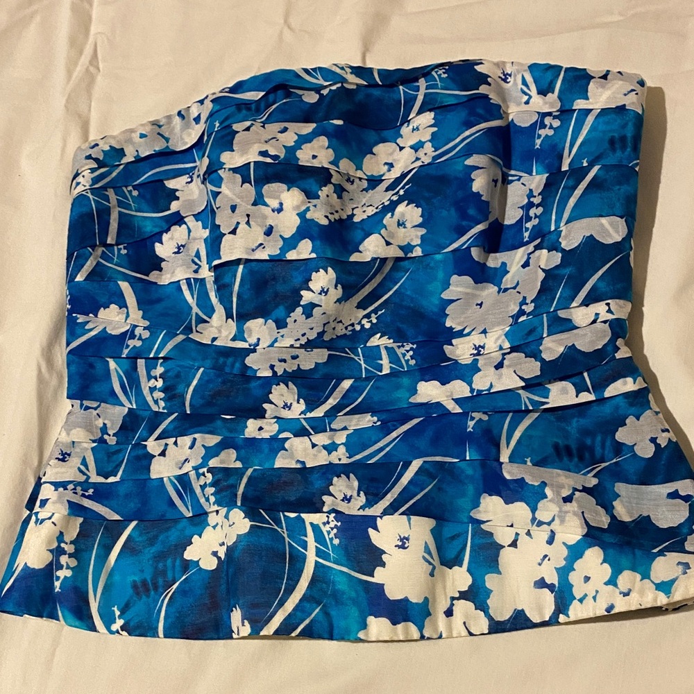White House Black Market Tube Top zip back SZ 10.  Color Blue and white